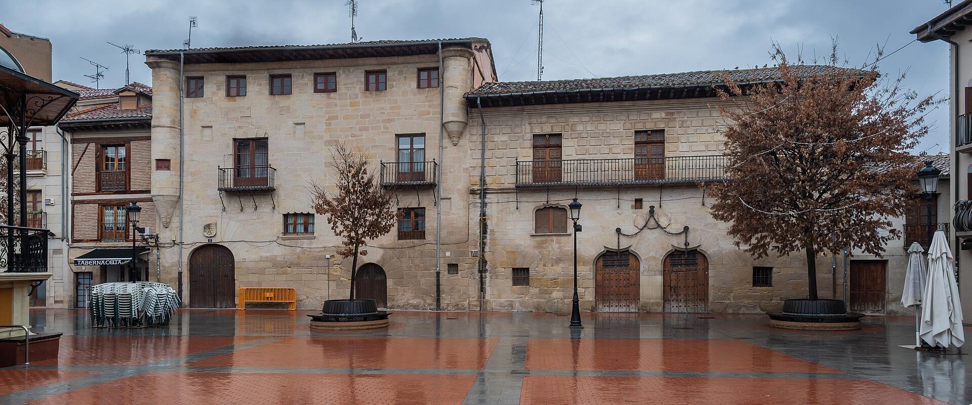 Palacio de los Velázquez de Medrano (Casa de las Cadenas)