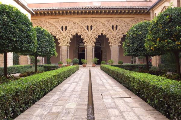 Palacio de la Aljafería Gardens