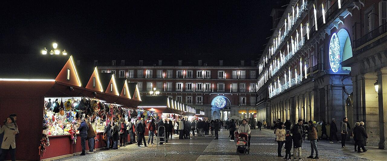 Christmas market stalls in Madrid's Plaza Mayor at night