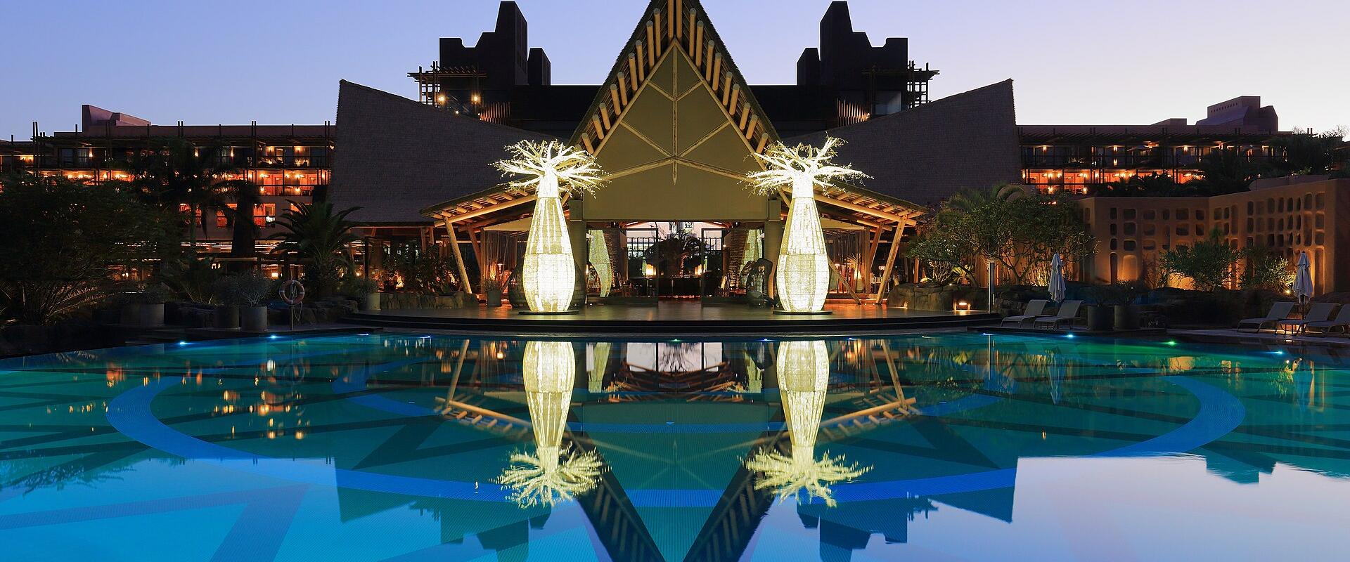 Hotels & Resorts