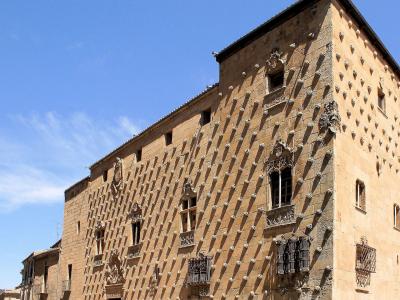 The shell-studded façade of the Casa de las Conchas, Salamanca