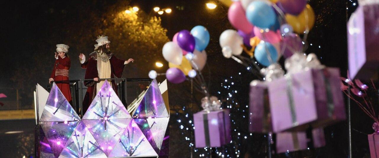 Illuminated floats and balloons in the Three Kings parade in Madrid at night
