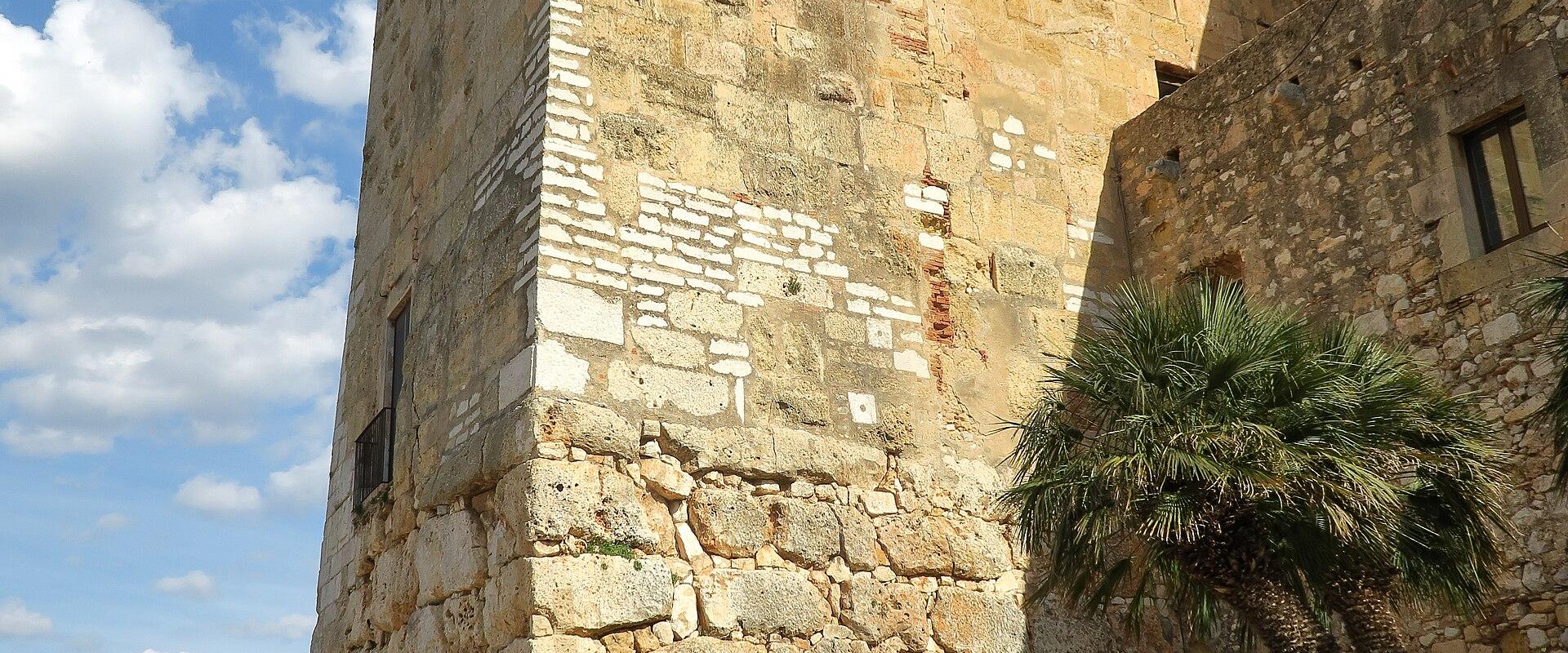 Roman Walls (Muralla Romana)