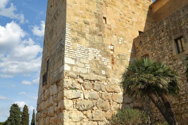 Roman Walls (Muralla Romana)