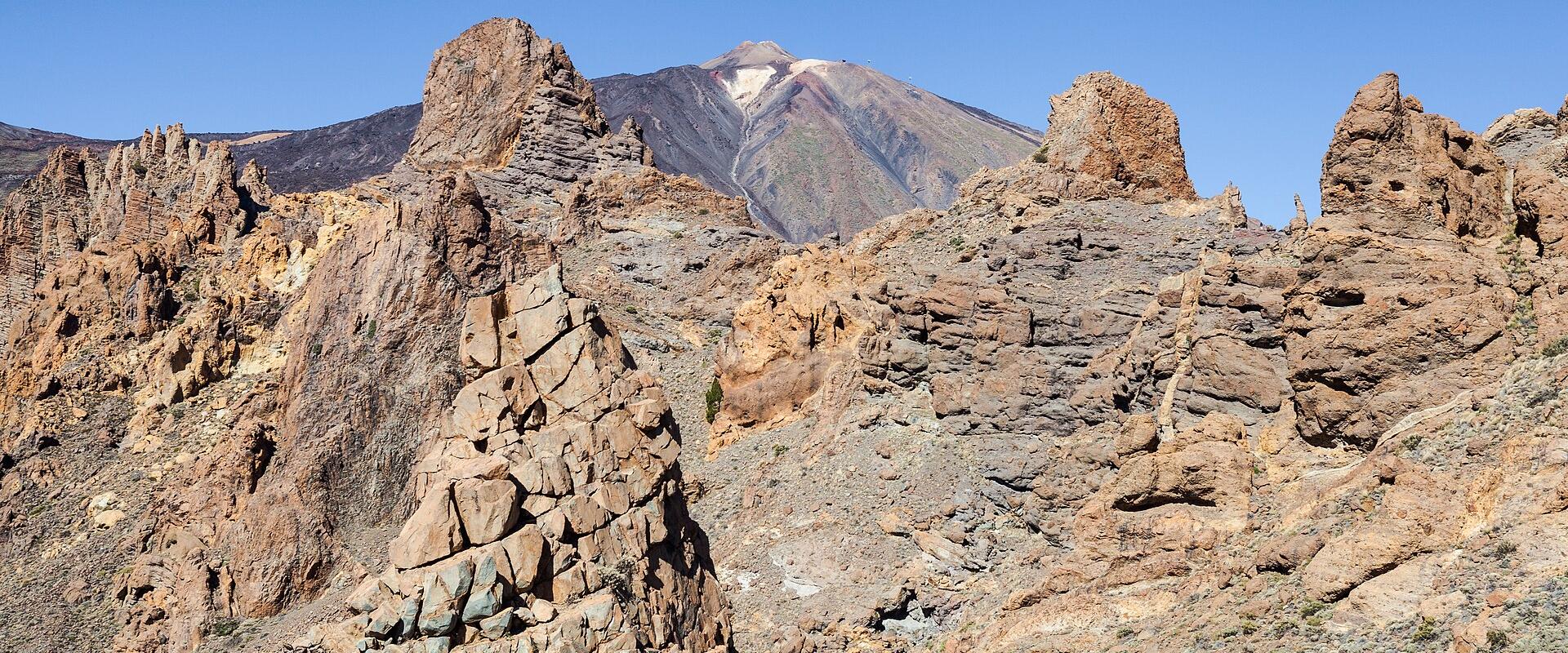 The Roques de García rock formations with Mount Teide behind, Teide National Park, Tenerife