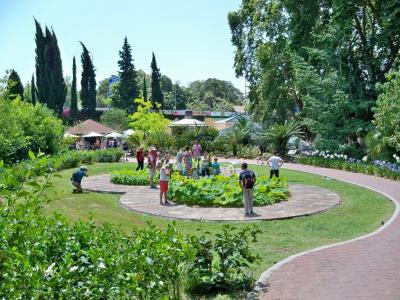 A garden walk in the Jardín Botánico-Histórico La Concepción, Málaga
