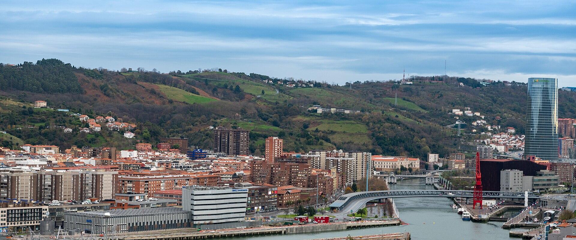 The Bilbao estuary and the Zorrotzaurre peninsula